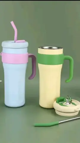Tenha praticidade, estilo e hidratação com você o dia todo! O copo térmico de 1200ml com alça, canudo de aço inox e tampa com duas funções é o acessório indispensável para quem busca conveniência e durabilidade no dia a dia. Ideal para manter sua bebida gelada por até 12 horas ou quente por muito mais tempo, ele é perfeito para levar ao trabalho, à academia, no carro ou nos estudos. A tampa multifuncional permite beber direto pelo canudo ou pela abertura tradicional, garantindo versatilidade total! Com alça ergonômica e design moderno, esse copo térmico é feito para acompanhar sua rotina com conforto e muito mais estilo. Além de ser uma opção sustentável, evitando o uso de copos descartáveis, o canudo de aço inox é reutilizável e super fácil de higienizar! Adquira a sua no carrinho laranja 🧡 . . . . . #CopoTérmico #AchadinhosTikTok #brilhasemmedoestácio  #sustentabilidade #ugc #ugccreator #tik #tiktokshop #tiktokshopchegou  #organizaçãopessoal  #dicadodia a #ficaadica  #tiktokmefezcomprar  #Fyp #paravocê 