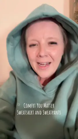 Sweatshirt linked and sweatpants in showcase.  #ilovecomfyclothes #comfrt #comfrthoodie #comfrtsweatshirt #comfrtsweatpants @Comfrt #younglife #itsafamilything #tiktokaffiliate #tiktokshop 