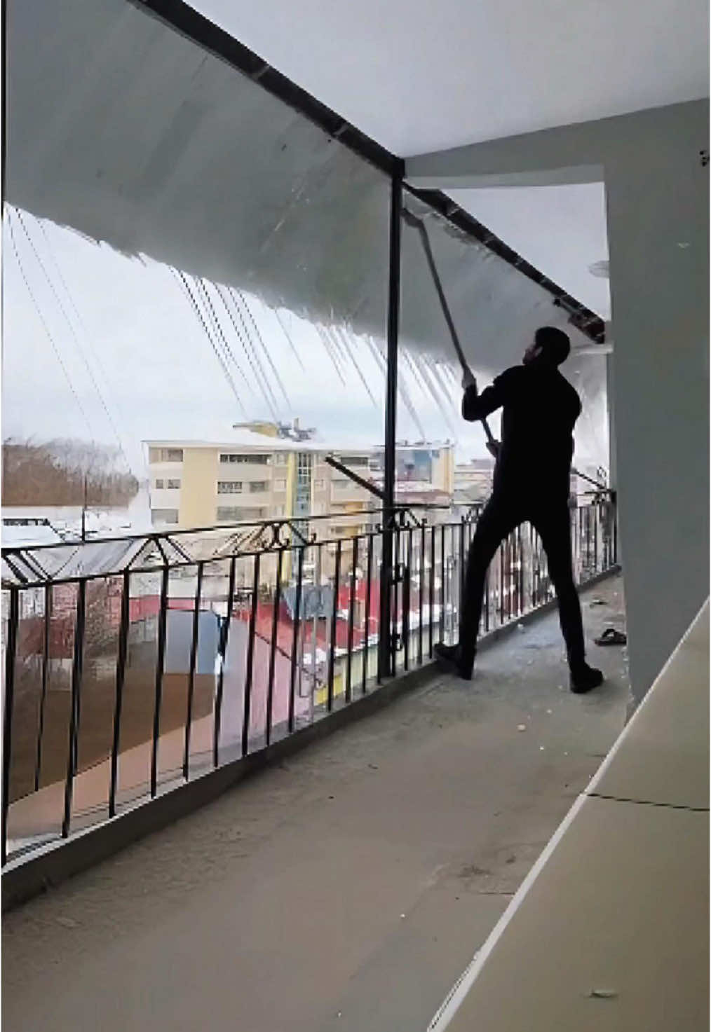 Unexpected way to remove snow #satisfying #snow #ice #asmr #fyp #oddlysatisfying 