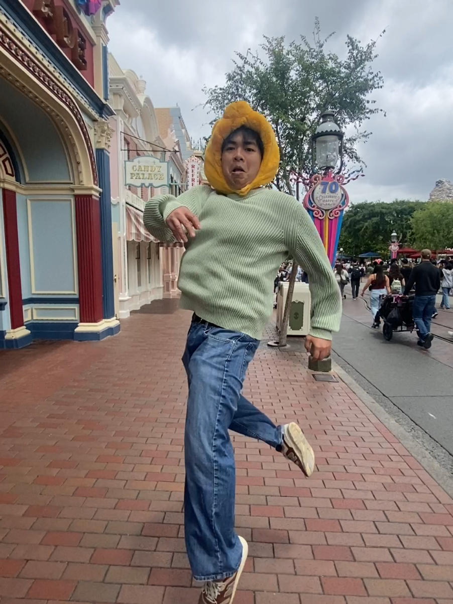 MATCHA MONDAYS WEEK 7 WHAT DO THE CAST MEMBERS ENJOY AT THE PARK? MATCHA YO! THANK YOU TO THE KIND CAST MEMBERS THAT MADE OUR DAY MAGICAL! GOT DA MATCHA FLOAT  FROM DISNEYLAND AND THE MATCHA ICE CREAM FROM DISNEY CALIFORNIA ADVENTURE YO! Location: Disneyland #fyp #oc #matcha #abg #fypinstagram #fypreel #tea #greentea #teatime #ilovetea #toontown #disneyland #magic #matchafloat 