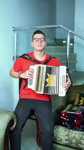 El primer video no podía ser de otra cosa, mi mayor pasión 🎯🪗🤩.  Hoy quise mostrarles una de las joyas más preciadas de mi colección, ¿Qué tal les parece?  Una mención especial a mi hermano @edsonpinzon por este gran trabajo👏🏻👏🏻👏🏻👏🏻❤️ 🎥 @cristimontenegro 