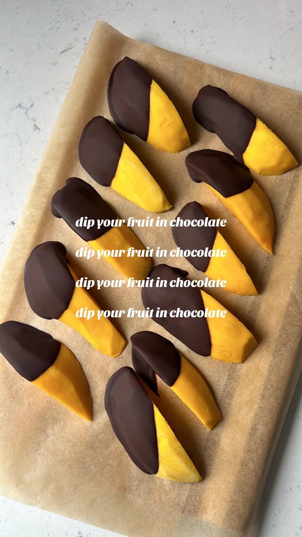 🥭🍫🍊🍫🥝🍫🍓 #chocolate #dip #fruit #chocolatecoveredstrawberries #chocolatelover #fruits #foodiemama #lunchideas #fyp #sweettooth 