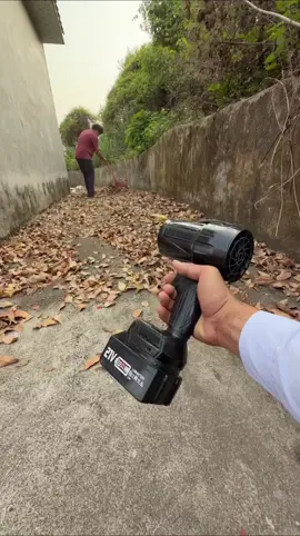 😍😱 Já imaginou ter um mini turbojato para eliminar a sujeira dos lugares mais difíceis em segundos? Com o Soprador Portátil Turbofan Jet, você leva 130.000 RPM de força concentrada, sem fio, leve e silencioso, ideal para limpar carros, teclados, bancadas, cantos de difícil acesso e muito mais.
