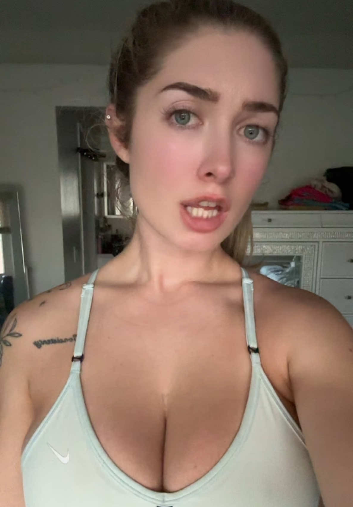 🤭