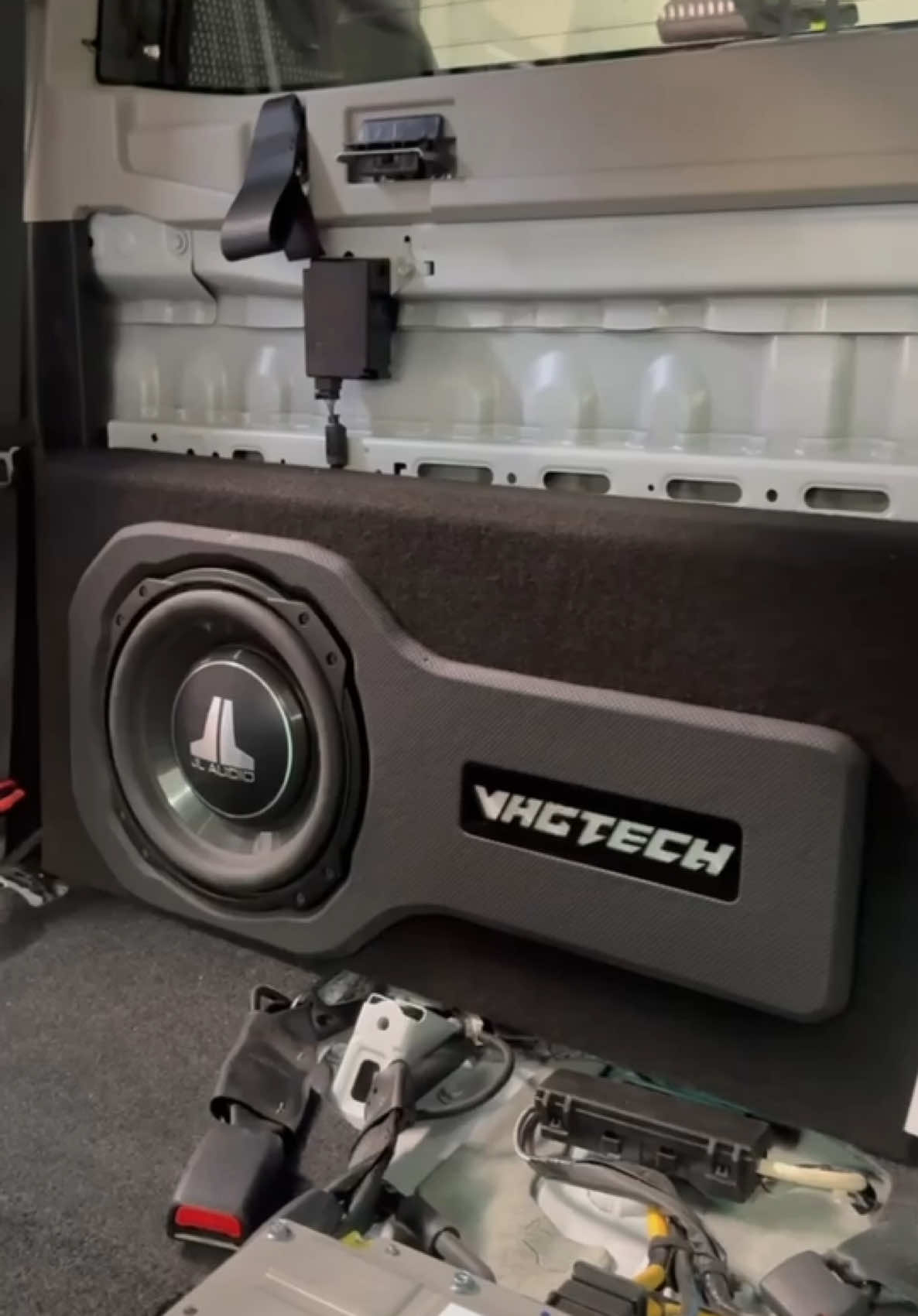 🔥 SISTEMA DE AUDIO PREMIUM 🔥 •Set de medios AUDIOCONTROL •Coxiales AUDIOCONTROL •Epicentro AUDIOCONTROL •Woofer plano 10’ JL AUDIO  •Cajón personalizado  •Amplificadores 4ch y 1ch WAVTECH •Luz ambiental #Audiocontrol #jlaudio #audio #caraudio #vagtech #hilux #toyotahilux #toyota 