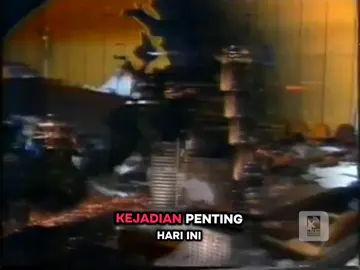 #OnThisDay Tanggal 20 Mei 1996, adalah hari dimana @liputan6.sctv resmi menjadi program berita reguler setelah sebelumnya mengudara di tahun 1994-1995 sebagai program majalah berita yang tayangnya mingguan. Program Liputan 6 Petang ini adalah simbol dimana SCTV resmi memproduksi program berita sendiri setelah sebelumnya hanya bergantung konten berita yang dimiliki oleh RCTI lewat Seputar Indonesia. Funfact: Pak Arief Suditomo pernah menjadi bagian dari Liputan 6 jauh sebelum menjadi pempred MetroTV di era sekarang dan juga menjadi news anchor Seputar Indonesia RCTI sejak 2003 - 2014. #museumpenyiaranindo #managedbyparilawas #manasukasiaranjadul #liputan6sctv #iklanjadul