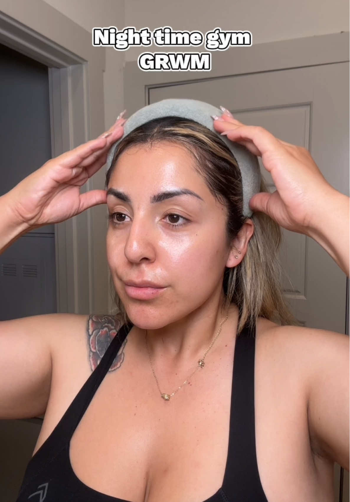 LATE NIGHT SESSIONS are a must for this mama! We live in a time where we are told to choose between being a good mom/wife or your health. We can do both! We can be our best versions while taking care of everything else. #latenightworkout #gymgrwm #skinbeforegym  @LaRochePosayUS @Clean Skin Club @Thayers @Lewkin @Tower 28 Beauty @Sweet Sweat @Owala 