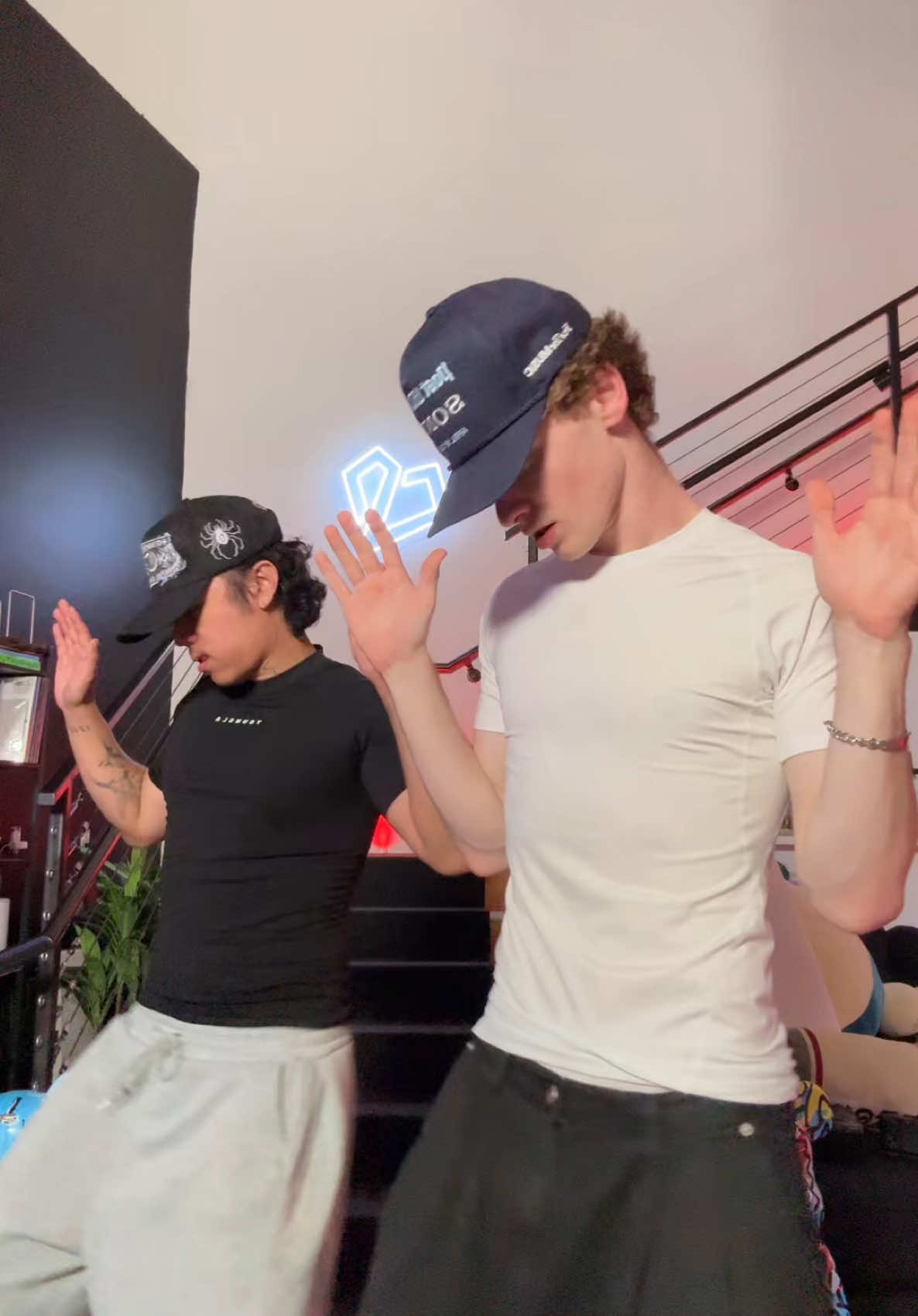 synced up 😮‍💨 #duo #losangeles #dance 