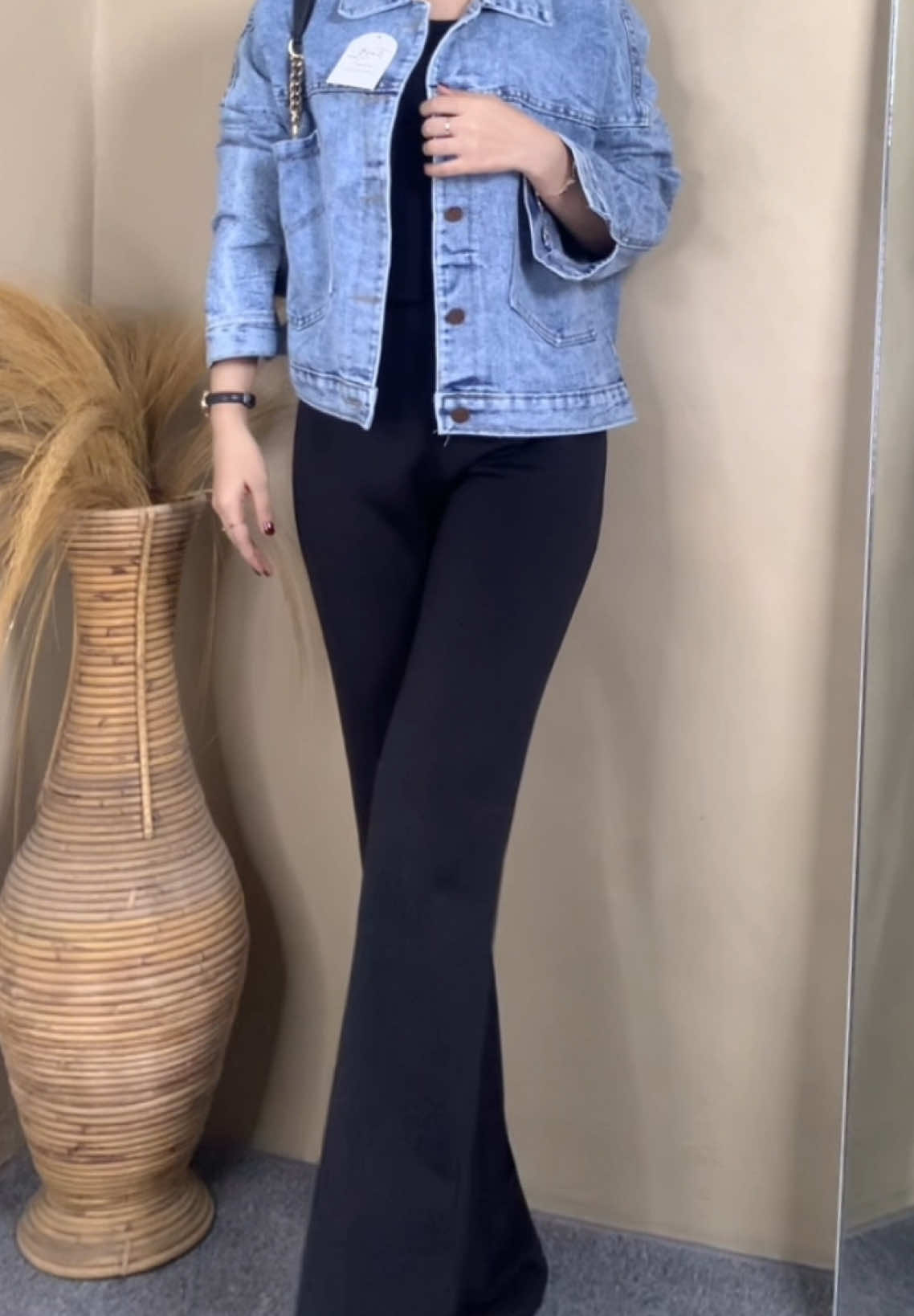 Kok bisa cakep banget jaketnya😱😍 #jaketwanita #jaketjeans #jaketjeanswanita #jaketcrop #jaketvanessa 