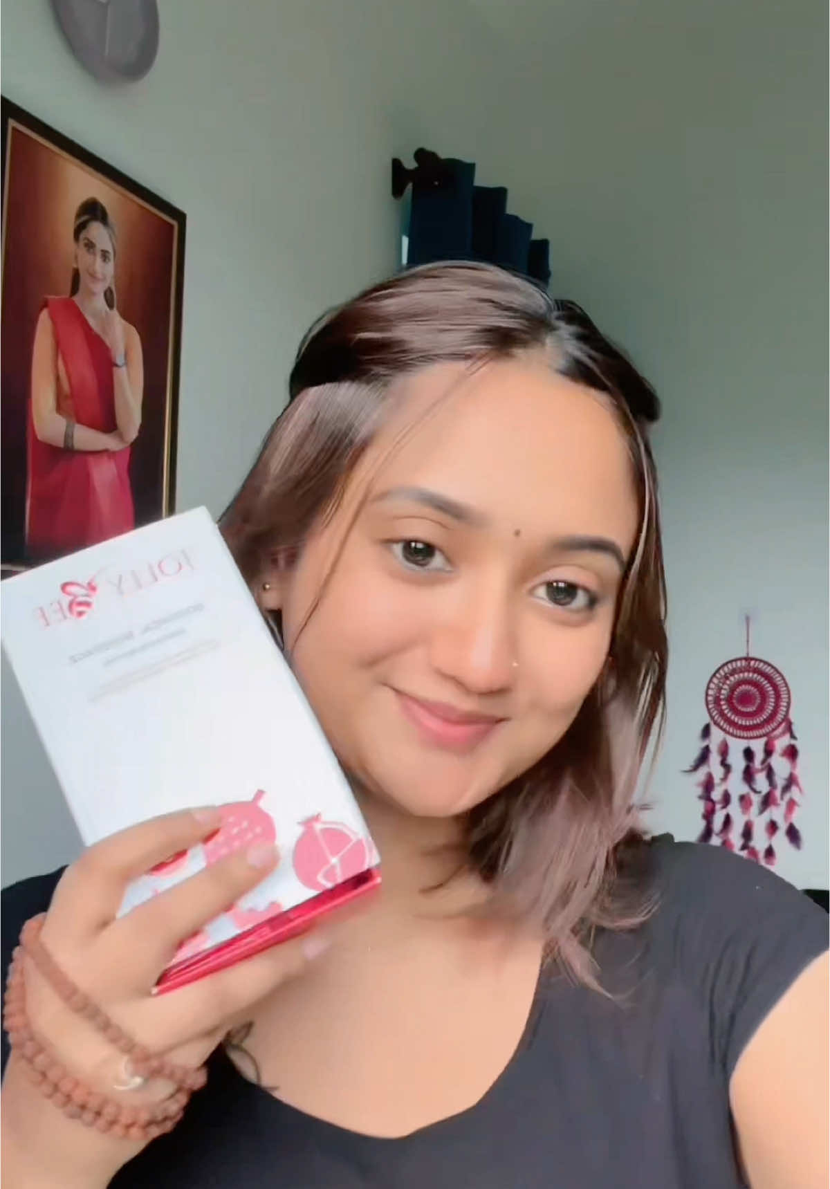 Jolly beeeeee 🐝♥️ . . . @ANIQA GLITZ ™️ @ANIQA HQ  #GlowUpNaturally #HealthyHabits #BerryGoodness #glowingskin #jollybee #jollybeevibes 