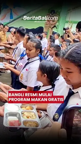 Bangli Resmi Mulai Program Makan Gratis Program makan bergizi gratis resmi diluncurkan di Bangli, dimulai dari Kecamatan Tembuku dengan menjangkau lebih dari 1.300 anak. Semeton, apa harapan kalian terhadap program ini agar bisa berkelanjutan dan menjangkau lebih banyak daerah di Bali? #AllAboutBali #berandafyp #berandatiktok #fyppppppppppppppppppppppp