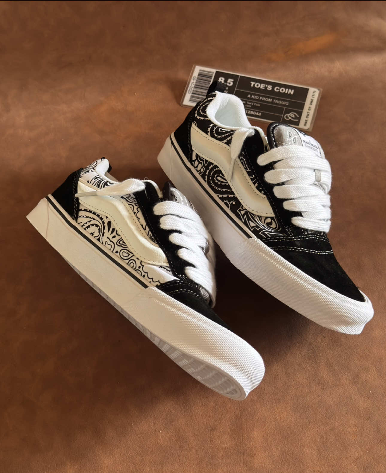 knu skool bandana! #knu #knuskool #knuskoolvans #vansknuskool #vansknu #vansbandana #toescoin #fyp 