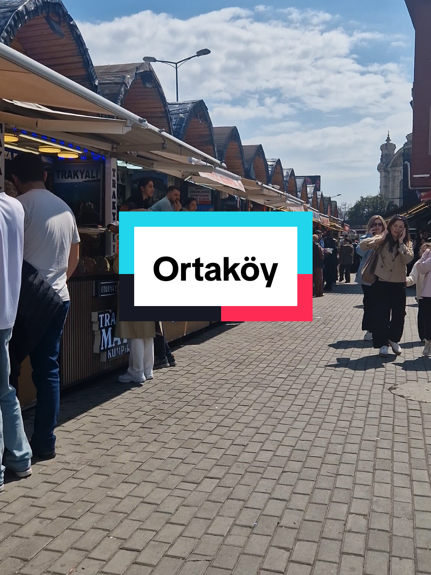 POV: you are in Ortaköy district and you don't know where to eat Kumpir (stuffed potato) and waffle.  But you know that wherever you stop you will be fine. #istanbul #ortaköy #visitistanbul #istanbul #türkiye #bosphorus #kumpir #waffle #streetfood 