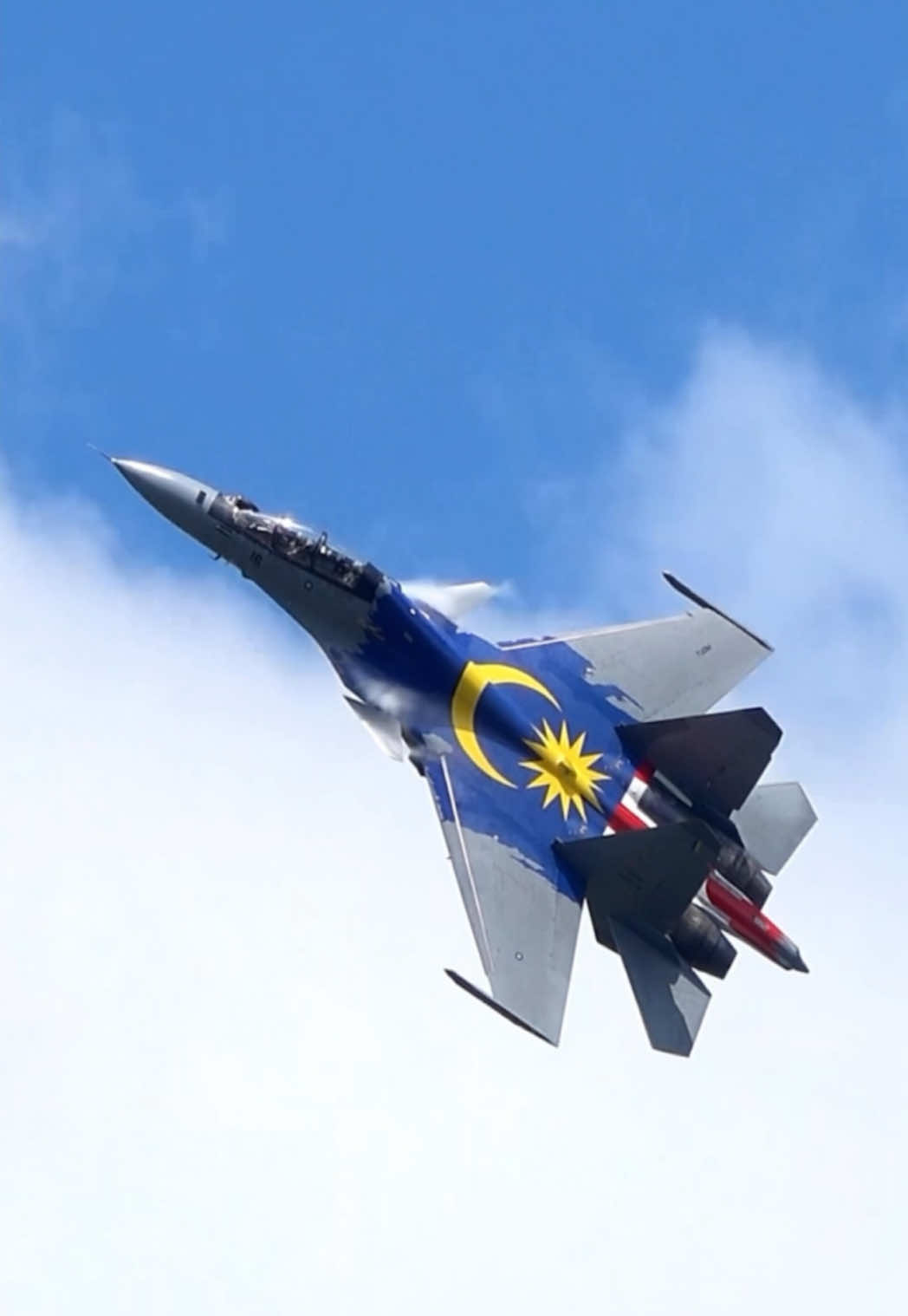 ROYAL MALAYSIAN AIRFORCE SU-30MKM 🇲🇾🔥 🏝️Langkawi Island  #malaysia #malaysian #malaysiantiktok #su30 #langkawiisland #lima2025 #airforce #speciallivery #russian #royal #display #tiktoknews #news #su30mkm #spotter #aviation #fighterjet #jet 
