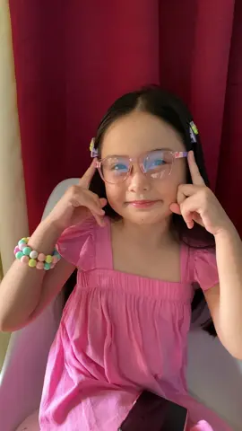 Hindi man maiwasan ang screen time, pero pwede pa rin syang maprotektahan. #eyeglass #eyeglassforkids #antiradiation #antibluelight 