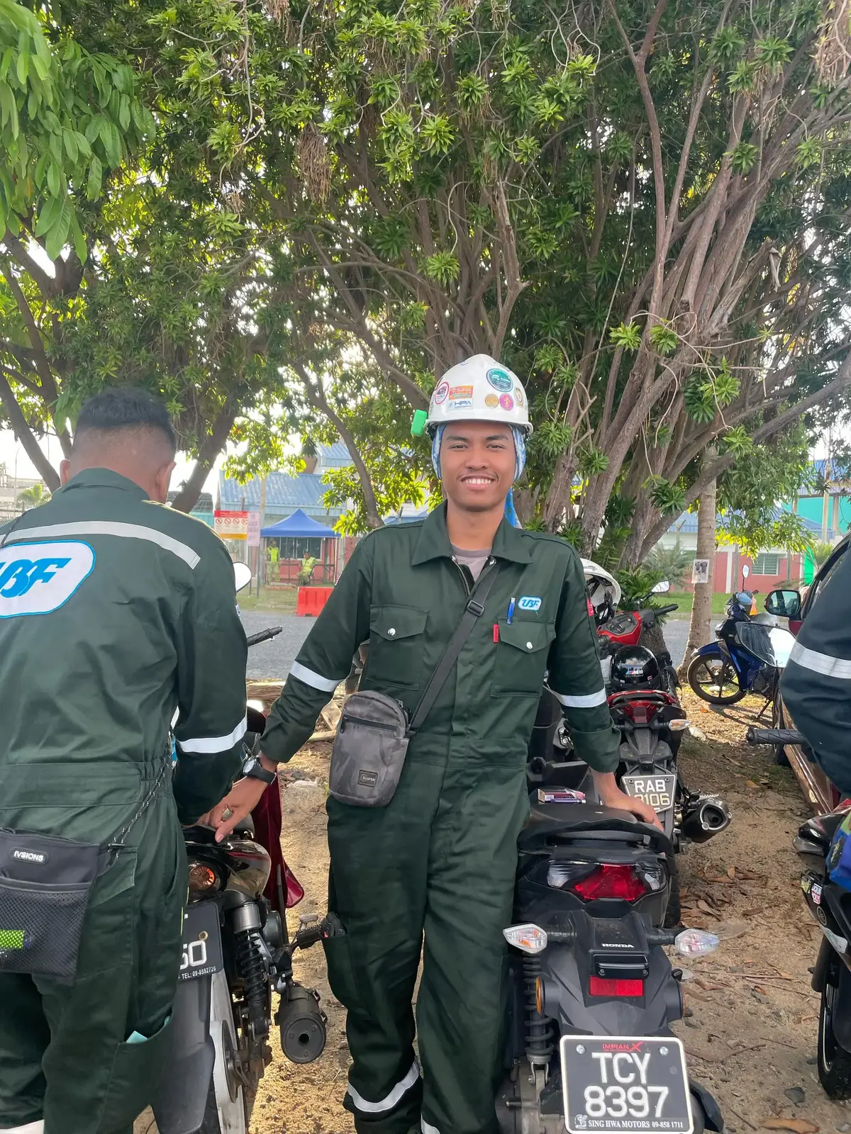 Misi selesai 33 hari shutdown PPT 2025 🔥. Kita berjumpa semula awok², ade rezeki masuk smula bulan 8 ni. Dapat saing² baru pun mencipta pengalaman baru. #semangatberjuang #semangatkerja #ta2025 #riggerlife #shutdown2025 #oilandgasindustry #oilandgasmalaysia #onshorelife #onshore #mechanicalfitter 