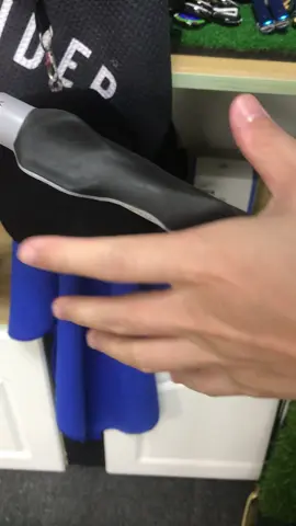 So convenient grip improve for beginners. #golfgrips #golftrainingaids #golfer 