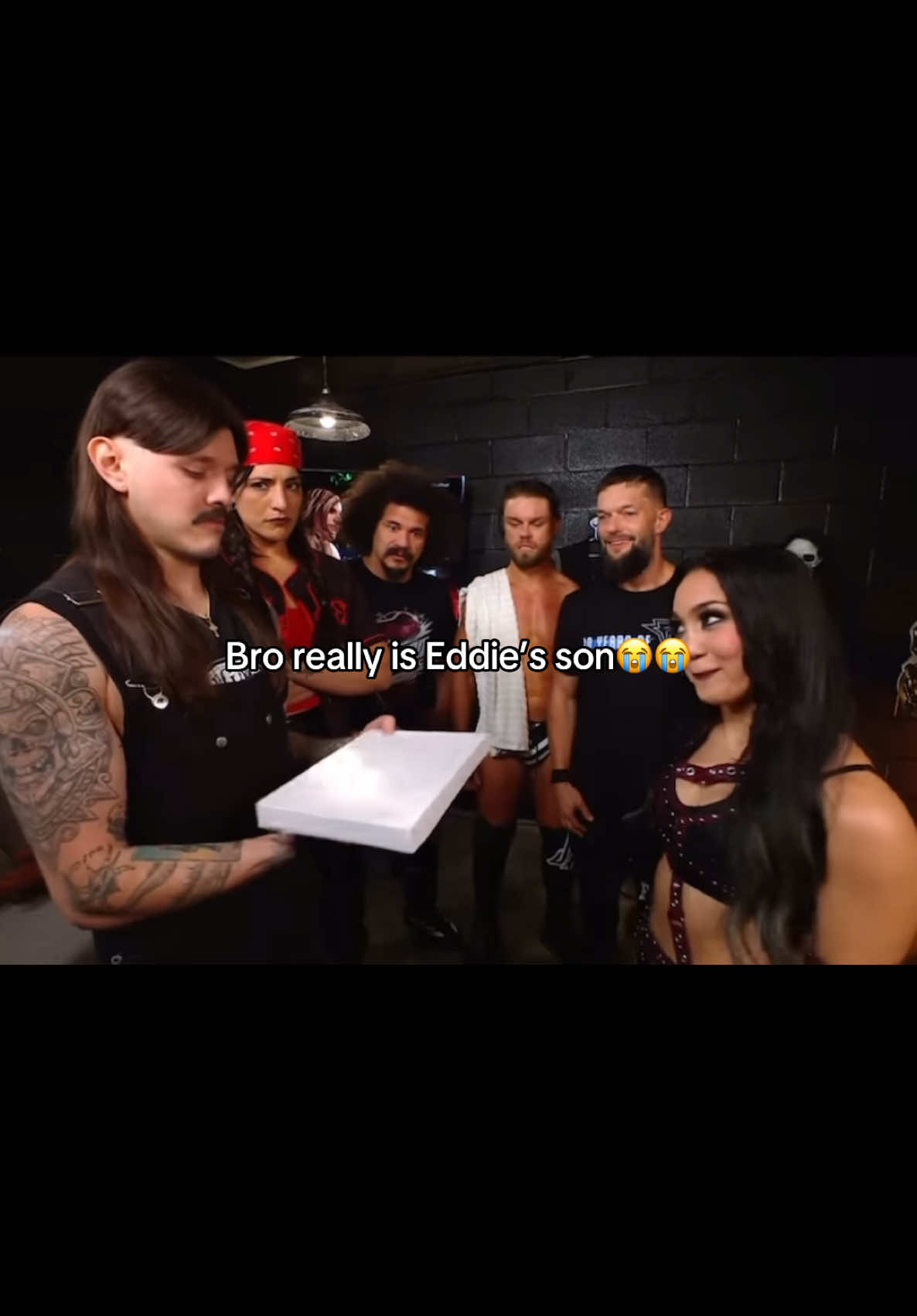 Can’t blame him for checking out Roxanne at the end there😭 #fyp #WWE #raw #smackdown #dominikmysterio #livmorgan #roxanneperez #trending #fypシ゚ #fypシ゚viral 