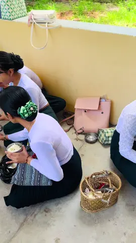 ရိုးရှင်းတဲ့နေ့လည်စာစားကြပါဦးလားရှင် 