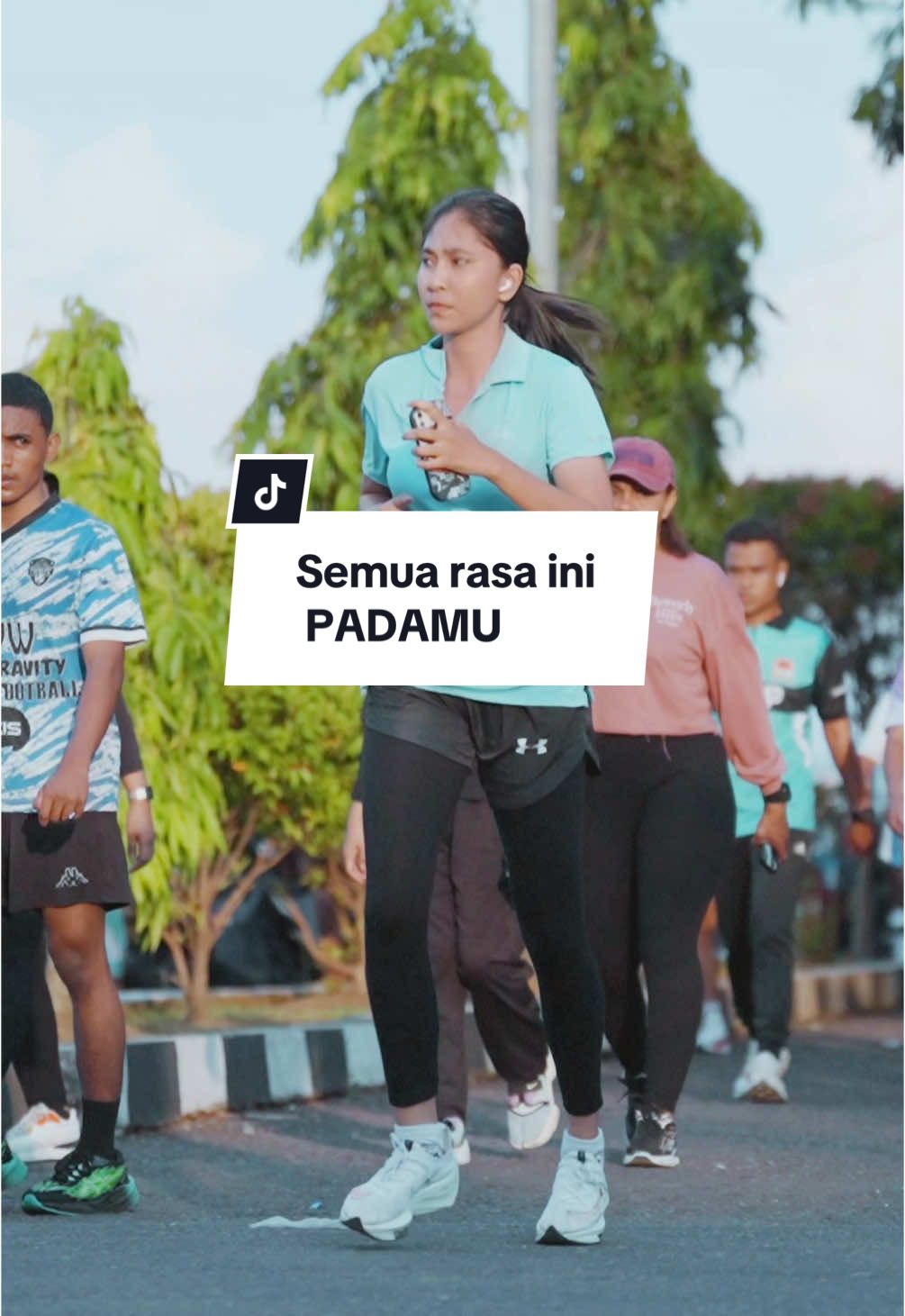 Kaka senyum kaka . 🤣🤣🤣. . Dengan lagu lucu lucu . “Semua rasa ini padamu” #fotoyu 
