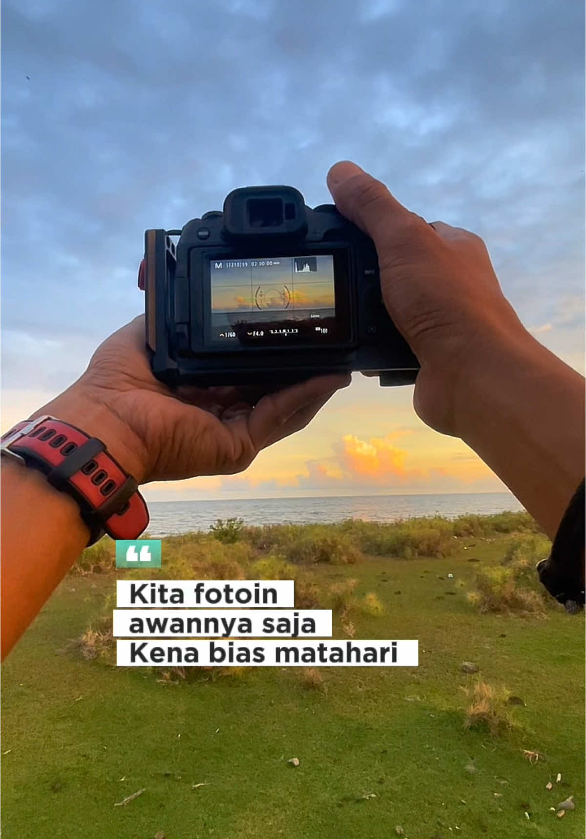 Momen sore. Hanya foto awan Lokasi : Pantai Mampie  Kab. Polman Sulbar  Abadikan Harimu #foto #rells #canon #50mm #canonr8 #indonesia_fotography #landscapephotography #exploreindonesia #explore #explorersulawesibarat #polewalimandar #street #streetphotography #fyp @SULAWESI BARAT 
