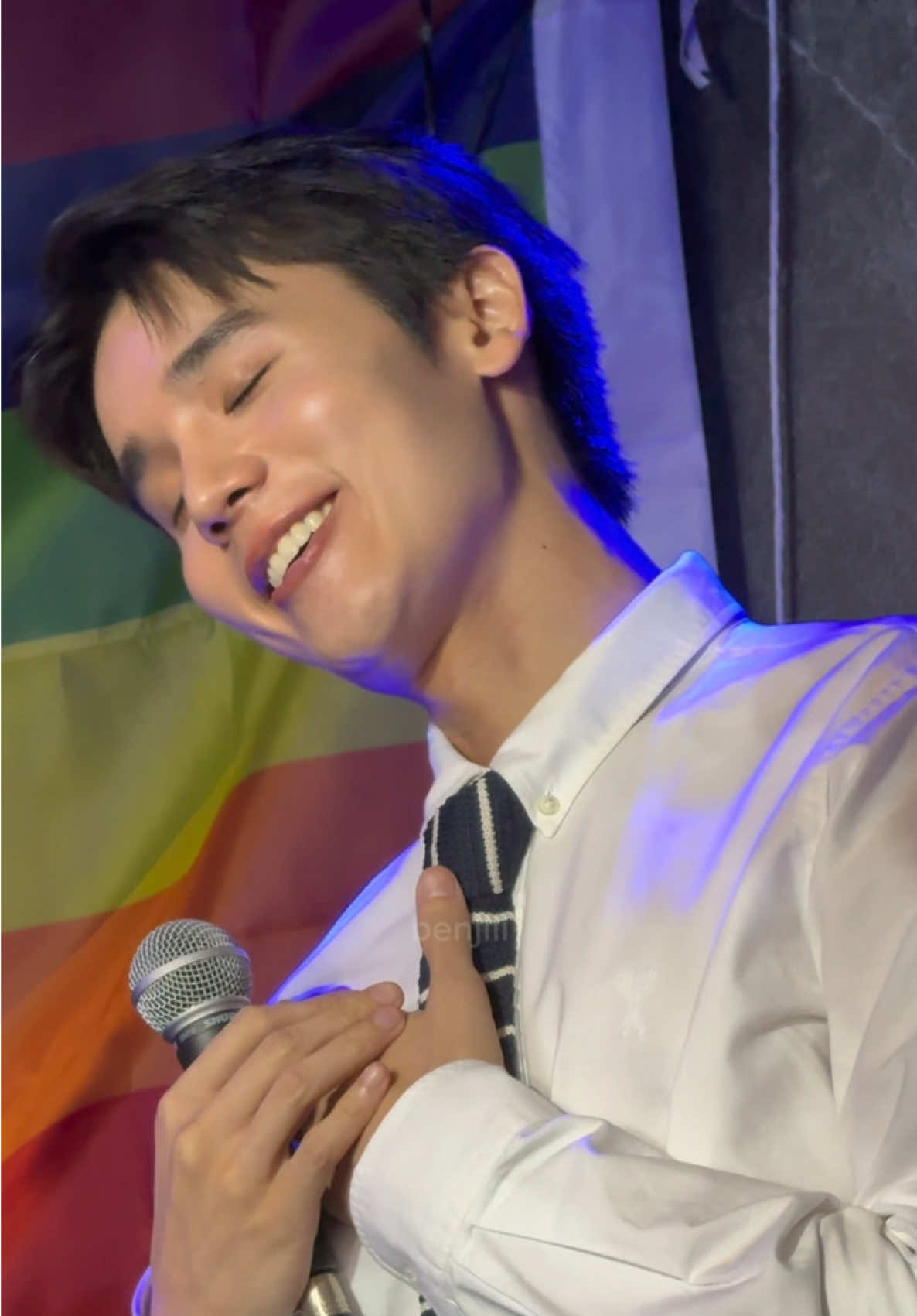 @Jimmy_Jitaraphol doing #kimseonhosmilechallenge 💜 #kimseonhosmile #jimmyyjp #jimmysea #jimmy_jitaraphol #meiseaxjimmysea