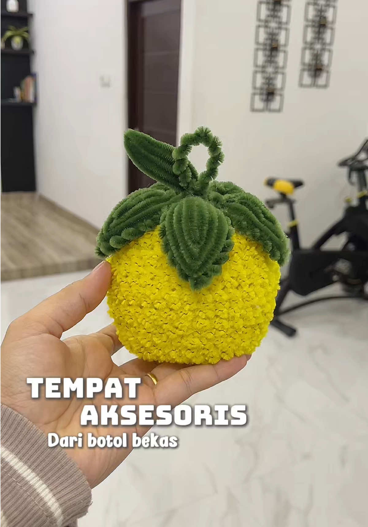Tempat aksesoris dari botol plastik bekas ✨ kira kira kalian tertarik untuk bikin juga gak guys 😍#botolbekas #plasticbottlecraft #DIY #craft #tutorial #listatsurayya #samasamabelajar 