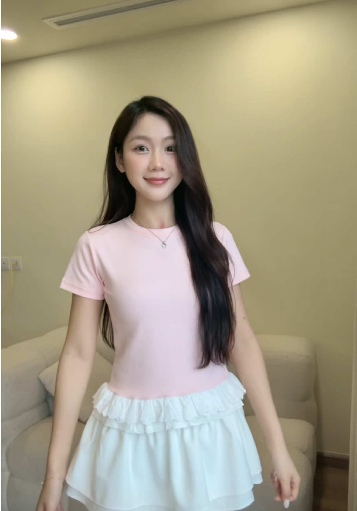 Hình như trong lòng em đã k còn hình bóng ai ngoài anh đouuuu #homnaymacgi #OOTD #outfitideas #outfitoftheday #mihohouse 