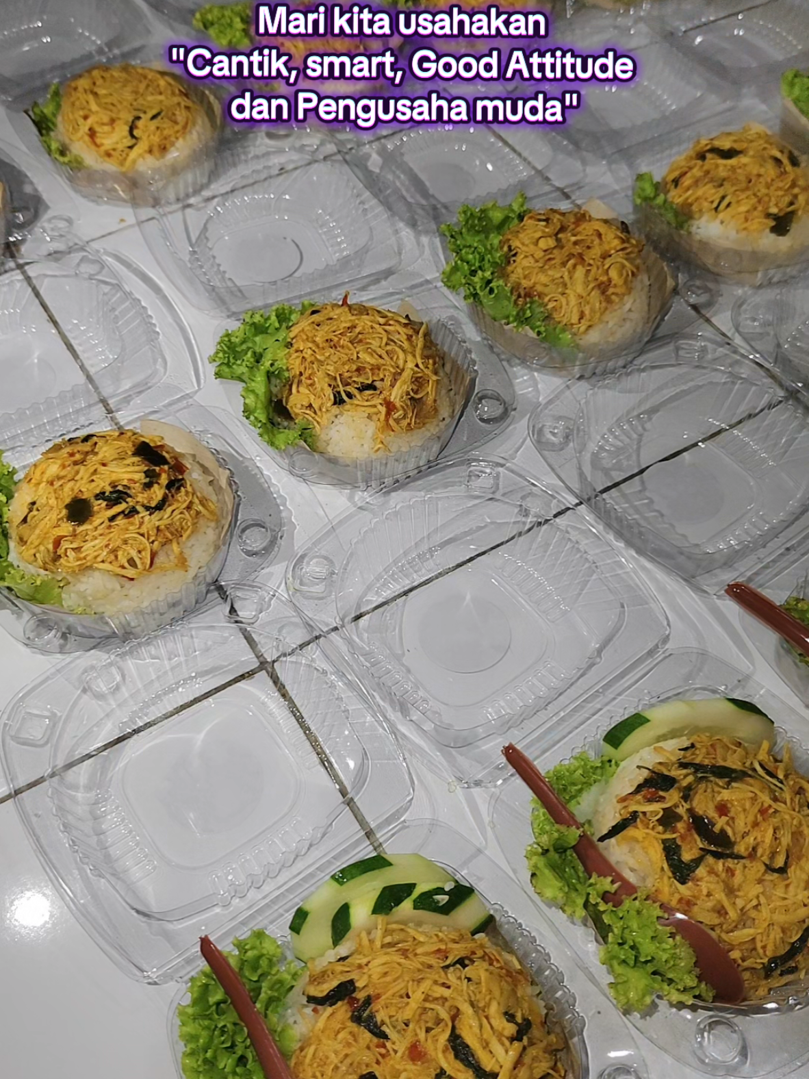 Temani aku packing Nasi Ayam Suwir bowl harga 8K yuk 🥰 .  #nasibento10ribuan #surabayatiktok #ayamsuwirkemangi #jajanantiktok #nasibox #nasiboxsurabaya #ricebowl #ricebowlsurabaya #sarapanpagi #jumatberkah 