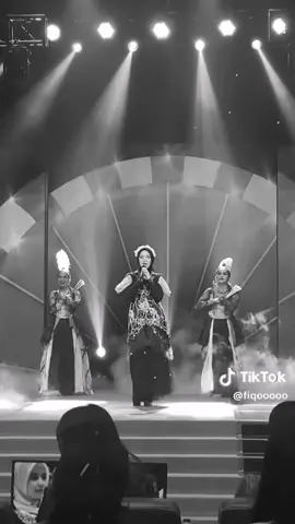 the beauty of Nab'stage act..#nabilataqiyyah #stage #performance #beautiful #fyp #viral #viralvideo 