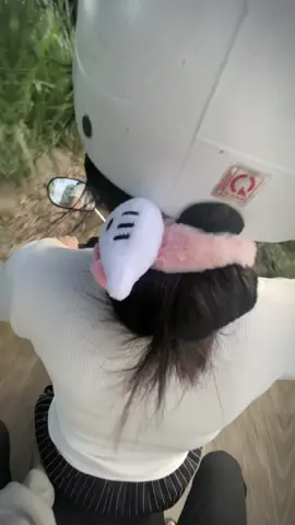 ngồi sau xe vậy, là biết tin tưởng em ấy cỡ nào😄#LearnOnTikTok #xuhuong 