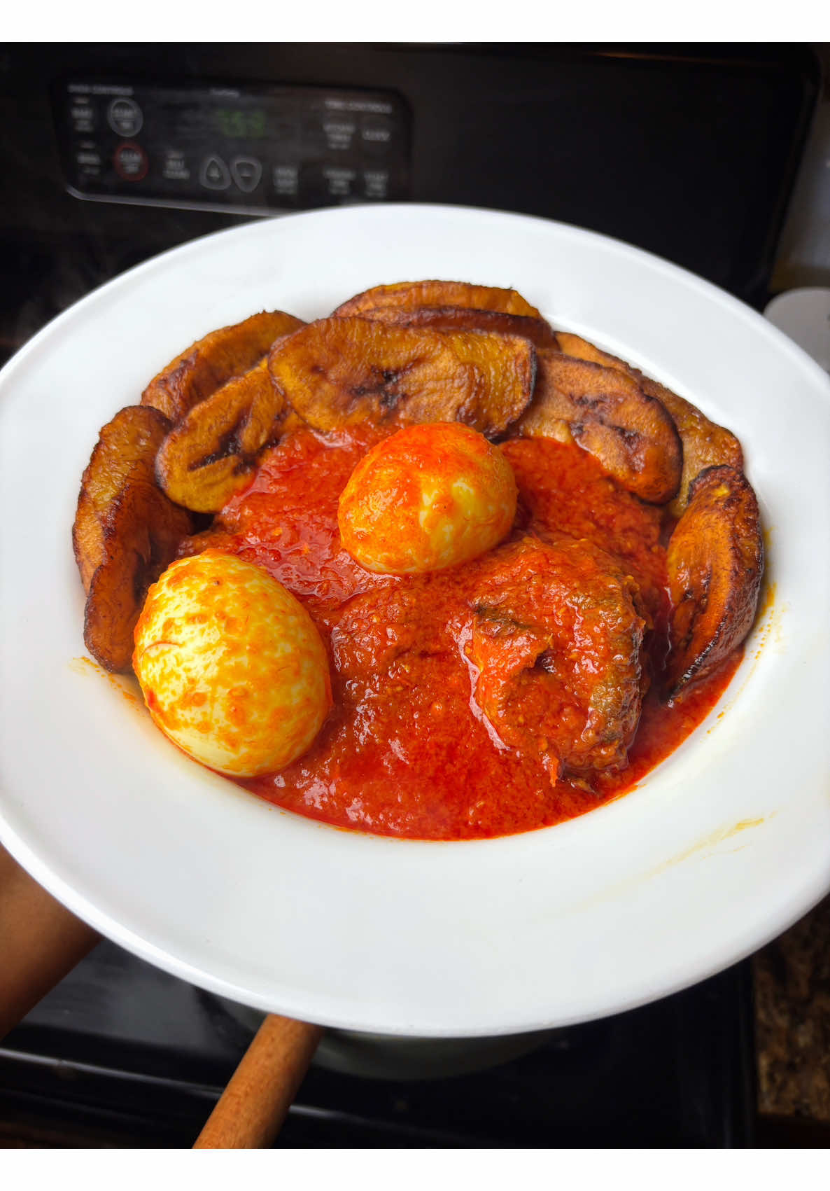 What’s for lunch? Palm oil fish stew and plantain. Simple and comforting 😁😁👌👌 Disclaimer: I do not own the rights to this music. All rights belong to the original artist(s).
