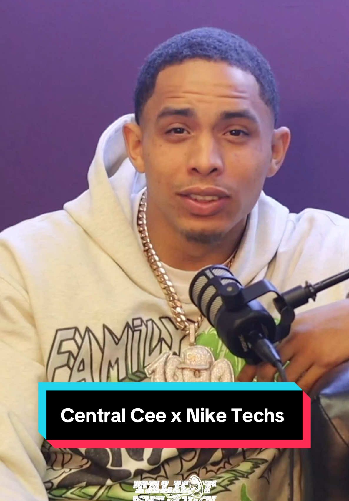 @Onpointlikeop got hot when @CentralCee claimed the “ Nike Techs “ 🤣 the whole nyc did @thetylilshow even had to pull bro up #talkofthetownshow #drill #centralcee #onpointlikeop #tylil #niketechs #nike 