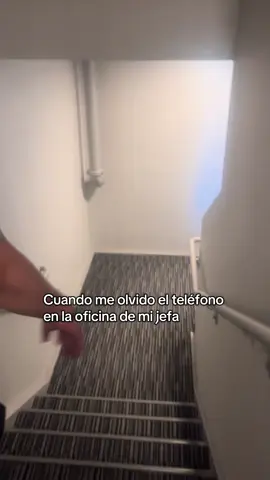 Casi me caigo☺️#humor #humor #paratiiiiiiiiiiiiiiiiiiiiiiiiiiiiiii #comedia #fyp #housekeeping #cleaning #videoviralitiktok #hotel #hispanos #trabajando #en #usa🇺🇸 yo tenía por mi trabajo🤣🤣