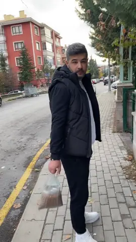 Kuruyemiş sanıyo 😂 #keşfet 