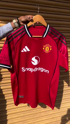2025/26 Manchester United home kit custom made with Club fonts.  0757882214 #fyp #foryou #foryourpage #uganda #ugandatiktokers #ugandanstiktok #ugandatiktok🇺🇬 #kampala #kampala_tiktokers #kampala_uganda🇺🇬🇺🇬🤝 #kampala_uganda #kenya #rwanda #footballtiktok #manutd #manchesterunited #manutdtiktok #manchesterunitedfans #manutdfans 
