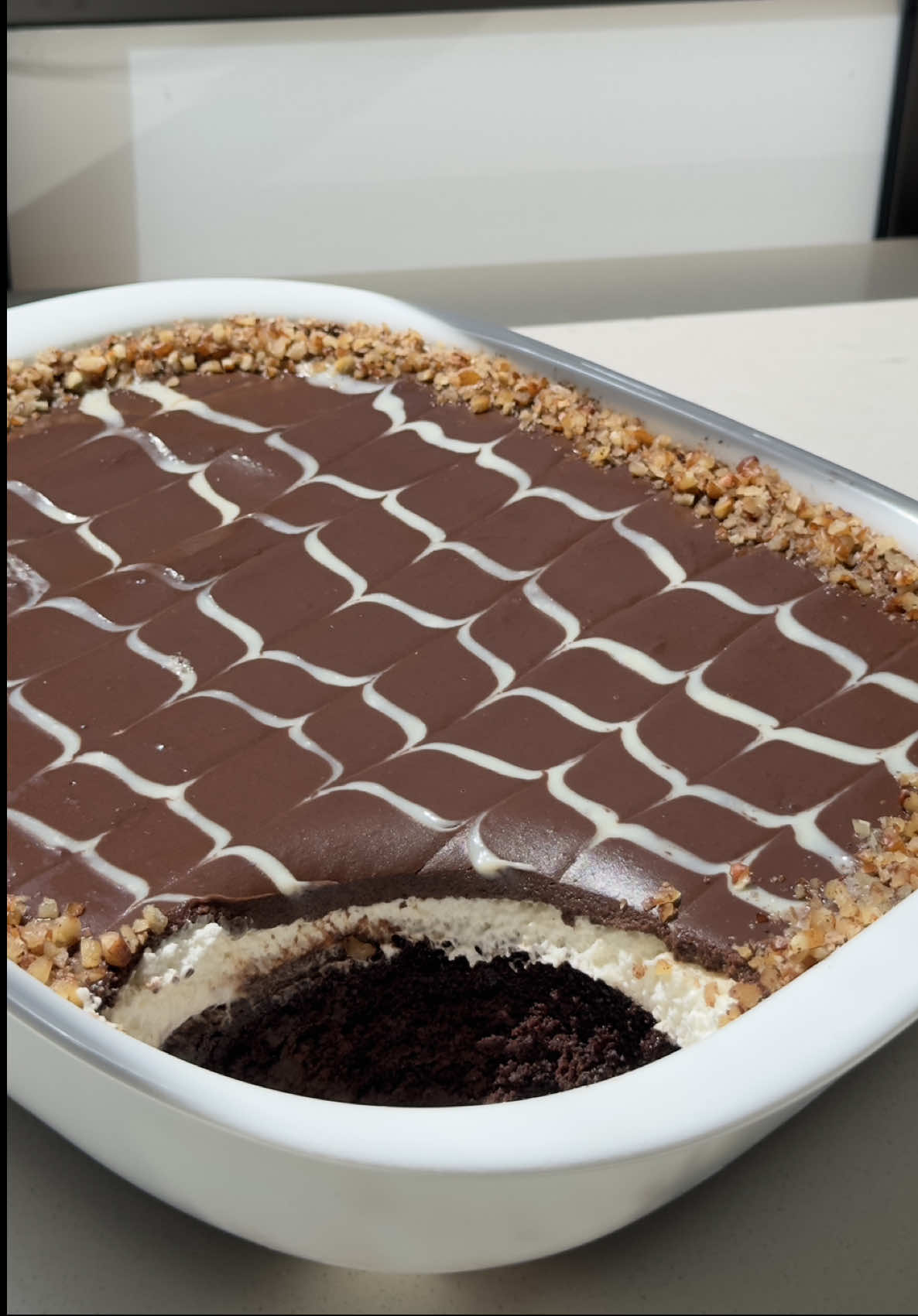 i’m officially coining the term “hosting cakes” — bc they should 100% be a thing. and this one? it’s suspiciously gorgeous and dangerously good. a rich chocolate cake base, fluffy vanilla mousse, and shiny ganache on top... all vegan, all made in one pan. no one will believe u made it — and everyone will ask for the recipe. recipe in bio or at www.itsvegansis.com . . . . . #hostingcake #vegandessert #chocolateganache #easyvegancake #veganmousse #plantbasedbaking #showstoppingdessert #cakeinspo #veganbaking #partyworthy #onepandessert #veganrecipes #bakingtok #reelsfood #chocolate #chocolatecake #beautifulbakes #homemadecake #easyveganrecipes #vegansweets #dessertinspo #ganachecake #moosecake   #holidaybakes #layeredcake #chocolatecake #vegandinnerparty #fancydesserts #easyimpressivedessert #cakevideo