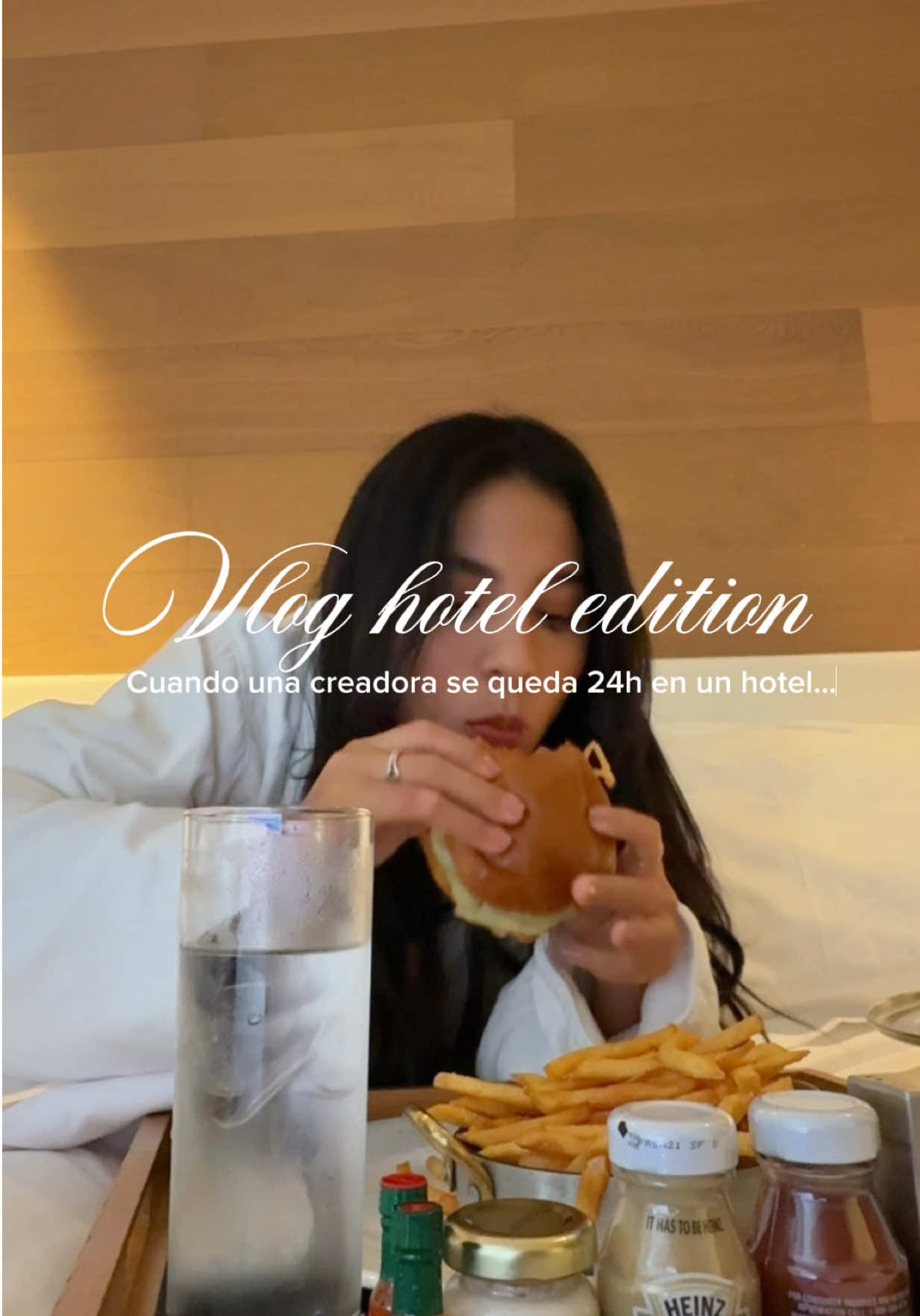 Esta es mi vida como creadora de contenido 📸✨ Gracias a @editionhotelsbymarriott por recibirnos. En menos de 24 horas creamos más de 7 videos desde este lugar espectacular. #CreatorLife #ContentCreator #HotelCollab #UGCcreator #MiamiContent #ContentInADay #VlogEnHotel #CreativeLife #EdiciónHotel #VlogDeViaje #BehindTheScenes #DayInTheLife