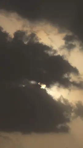 🌥️