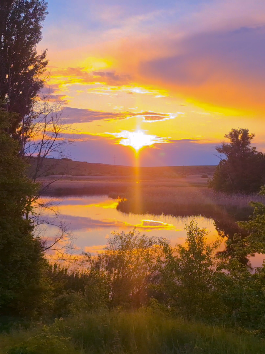 very beautiful sunset at the lake after the rain 🌅☔️ #real #fypシ゚ #vibes #рек #atmosphere #sunsetlover 