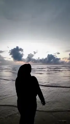 🌅🌊 #tarakan #viralvideo #masukberandafyp #fypp #pantaivibes #xyzabc #tren #pantaiamaltarakan #fyp #capcut 