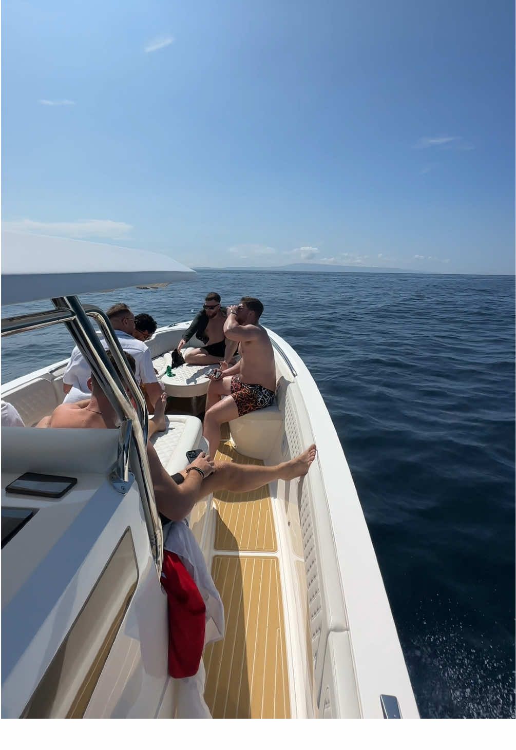 30 knots on crystal waters, UV 11 blazing, island beats on full blast just the boys & the open sea. Nusa Penida hits different when you do it right 😩😍 #Bali #NusaPenida #BoatBali #YachtBali #BaliTrip #Bali2025 #ExploreBali #VisitBali #BaliIsland #BaliLife #BaliAdventure #BaliHoliday #BaliExperience #LuxuryBali #BaliBoysTrip #BaliOcean #BaliSun