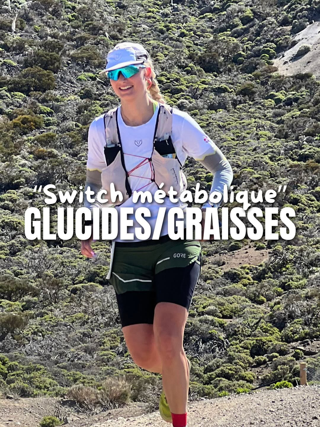 🔥 Tu crois encore qu’on « bascule » en mode brûle-graisses à un moment donné de l’effort ? En réalité, le métabolisme énergétique est bien plus complexe et fluide que ça. 👉 Graisses et glucides sont toujours utilisés ensemble, dans des proportions qui varient selon l’intensité de l’effort, la disponibilité des substrats, et ton niveau d’entraînement. Il n’y a aucun interrupteur : le corps ajuste en continu l’origine de l’ATP qu’il produit. 🔬 Pour faire simple : À intensité faible à modérée, tu oxydes davantage de lipides via la β-oxydation. À intensité élevée, les glucides deviennent dominants, car la glycolyse fournit de l’énergie plus rapidement. Les deux substrats sont convertis en acétyl-CoA, utilisé ensuite dans le cycle de Krebs, à l’intérieur des mitochondries. Mais si la glycolyse produit trop de pyruvate pour être oxydé, une partie est convertie en lactate dans le cytosol (vous avez vu c’est un peu compliqué et encore j’ai simplifié ! Donc méfiez-vous des discours simplistes de personnes qui pensent avoir tout compris à la physiologie et à la biochimie). 💡 Et non, le lactate n’est pas un déchet. Il permet à la glycolyse de continuer quand la production de pyruvate dépasse les capacités oxydatives. Il peut même être recyclé par d’autres tissus (comme le cœur ou le foie). 🧬 Le vrai chef d’orchestre, c’est la demande énergétique (et donc l’intensité), qui module les enzymes, les transporteurs, et l’activation des voies métaboliques. ✅ Comprendre ça, c’est sortir des raccourcis trop simplistes… et adapter ta nutrition à ton effort de façon bien plus efficace. 📌 Ici, on vulgarise sans trahir la science. Si t’aimes ce genre de contenu, tu sais quoi faire. . 👉🏻 Tu veux en savoir + sur la nutrition sportive ? 📘 Mon livre « Le Nutri’Guide du sportif » dispo partout (lien en bio) 🔥 Pour tous les sports, pour tous les sportifs. Pour performer, et aussi durer ! . . #nutritionsportive #dietdusport #sciencedusport #astucenutrition #metabolisme #sportmotivation