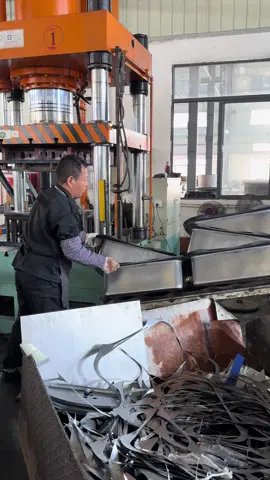 Make in China Process of cutting the edge of burner metal with an automatic press machine #process #factory #machine #factory #processing #grill #technology #industrial #manufacturer #producer