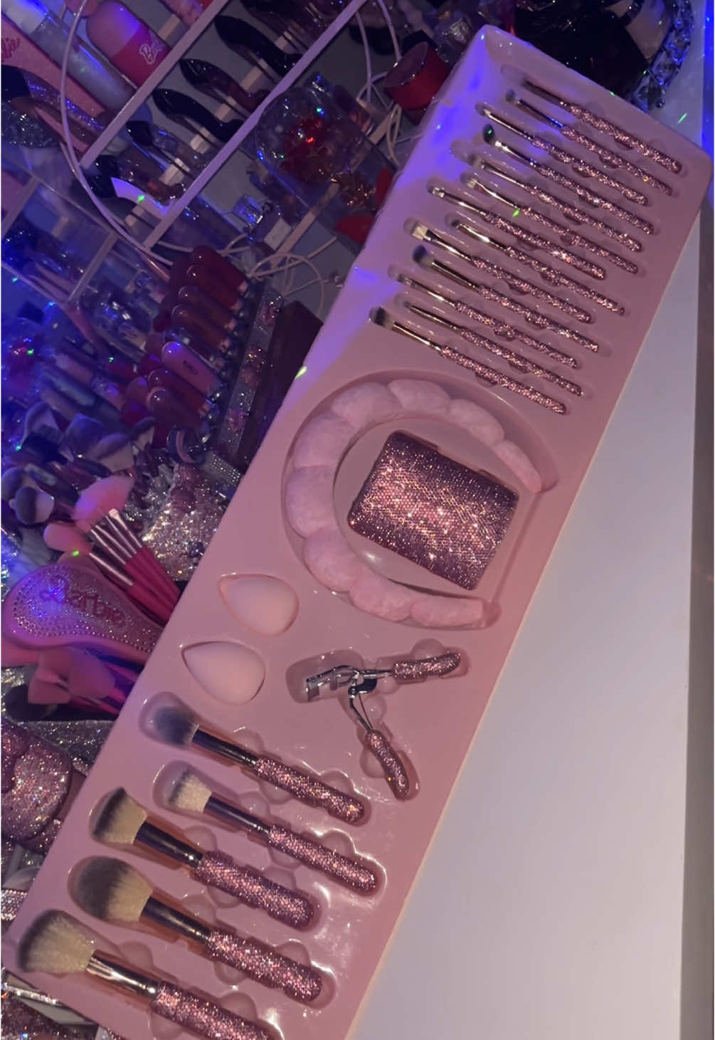 POV: You finally got your hands on the viral rhinestone makeup brushes set for you vanity 😩😍🥹 #vanity #vanitymakeup #girlythings #makeupbrushes #makeup #makeupunboxing #makeupvanity #fyp #fy 
