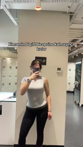 Kendi bicepsini yapınca kızlar       #fypage #keşfet #öneçıkar #fitnessmotivation #gym #GymTok 