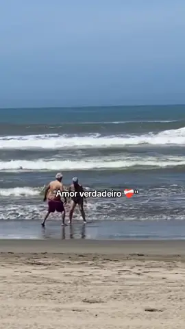 Isso sim é amor verdadeiro, onde dois casal envelhecem juntos, enfrentando todos os problemas e estando juntos nos piores e melhores momentos! Respeito e lealdade um com o outro, e com o tempo os dois se tornam um só! Eu acho isso lindo.  Sobre o amor, eu não tive sorte! Mas acho lindo quem teve. #amor #fyd #amoradistancia #velhinhos #viver #apaixonado #etaobom #velhos #amorverdadero #umamorpararecordar #meuamor #juntosparasempre 