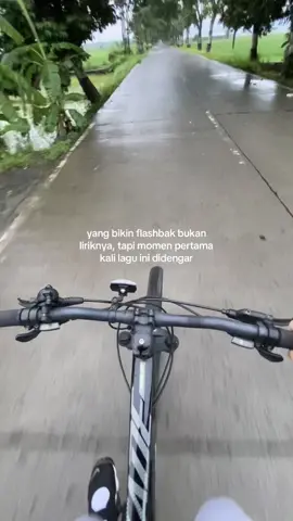 berapa tahun lalu? aku 10 tahun lalu #fyp #foryoupage #livingmybestlife #fypシ゚ #foryou #mountain #sepedaan #kimjiwon #queenoftears #nature 