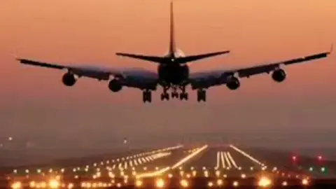 غني السفر والفراق حزين