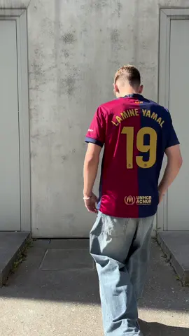 #fy #fyp #aesthetic #fashion #fashioninspo #streetwear #fashiontiktok #inspooutfit #fashionstyle #baggyclothes #baggyjeans #outfitideas #springoutfit #springoutfits #springoutfitideas #springoutfitinspo #fashionblog #weekdayastrojeans #barcelona #barcelonajersey 
